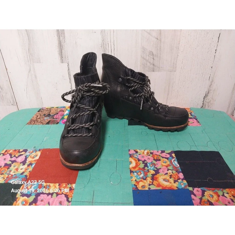 SOREL Sandy NL2628 Black Leather & Nylon Hidden Wedge Lace-Up Ankle Boots Size 6